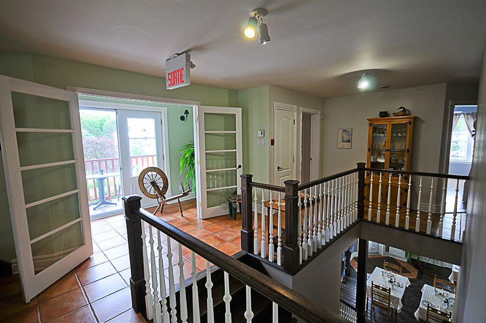 Auberge Le Voyageur มงต์-ทร็องบล็องต์ ภายนอก รูปภาพ